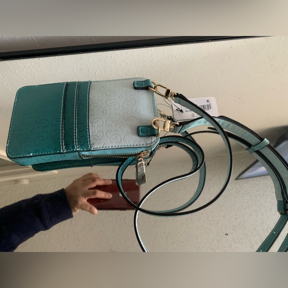 Guess Mini Crossbody - Picture 8 of 14